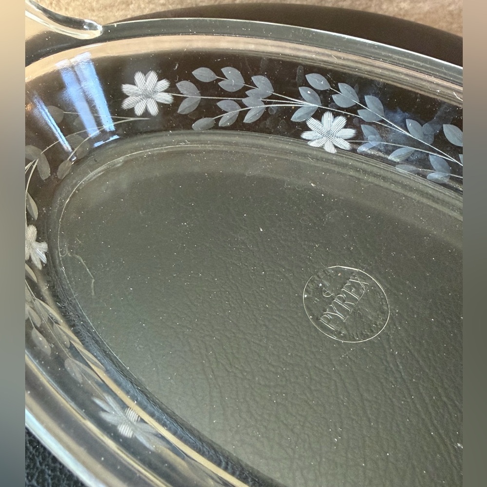 Beautiful Vintage Clear Glass Oval Pyrex Au Gratin Dish w/ Etched Floral Design - Picture 5 of 12